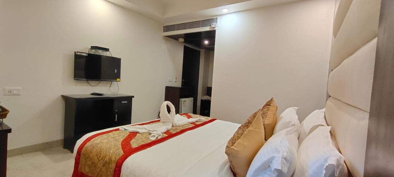 Hotel Benz International Дели Экстерьер фото