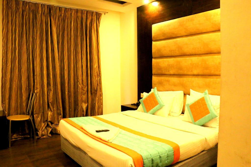 Hotel Benz International Дели Экстерьер фото