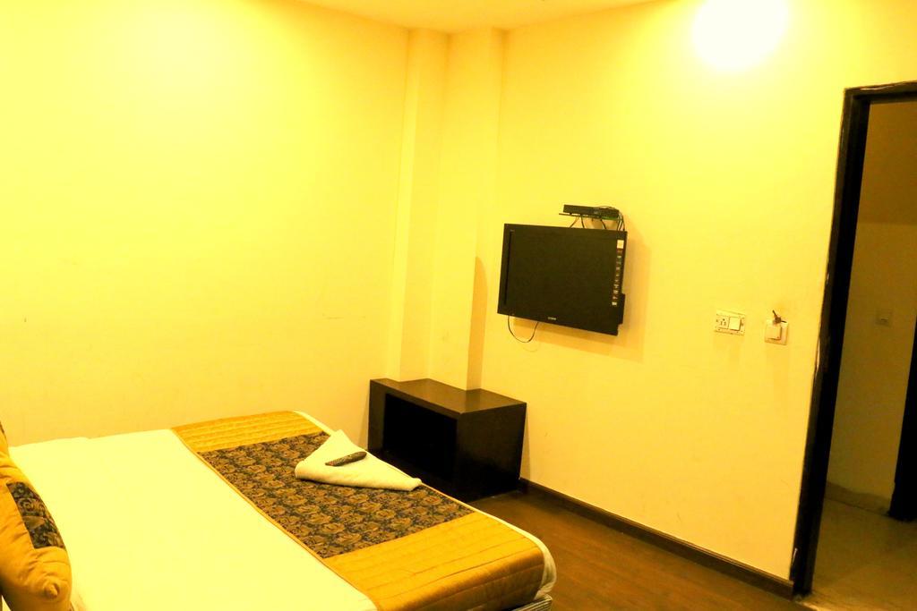 Hotel Benz International Дели Экстерьер фото