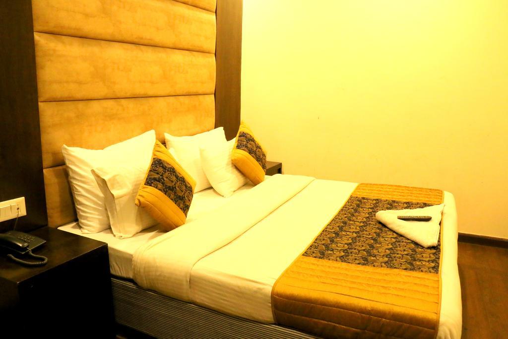 Hotel Benz International Дели Экстерьер фото