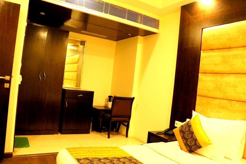 Hotel Benz International Дели Экстерьер фото