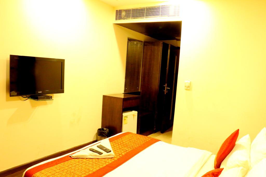 Hotel Benz International Дели Экстерьер фото