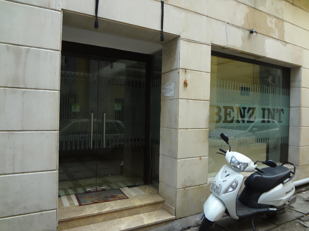 Hotel Benz International Дели Экстерьер фото