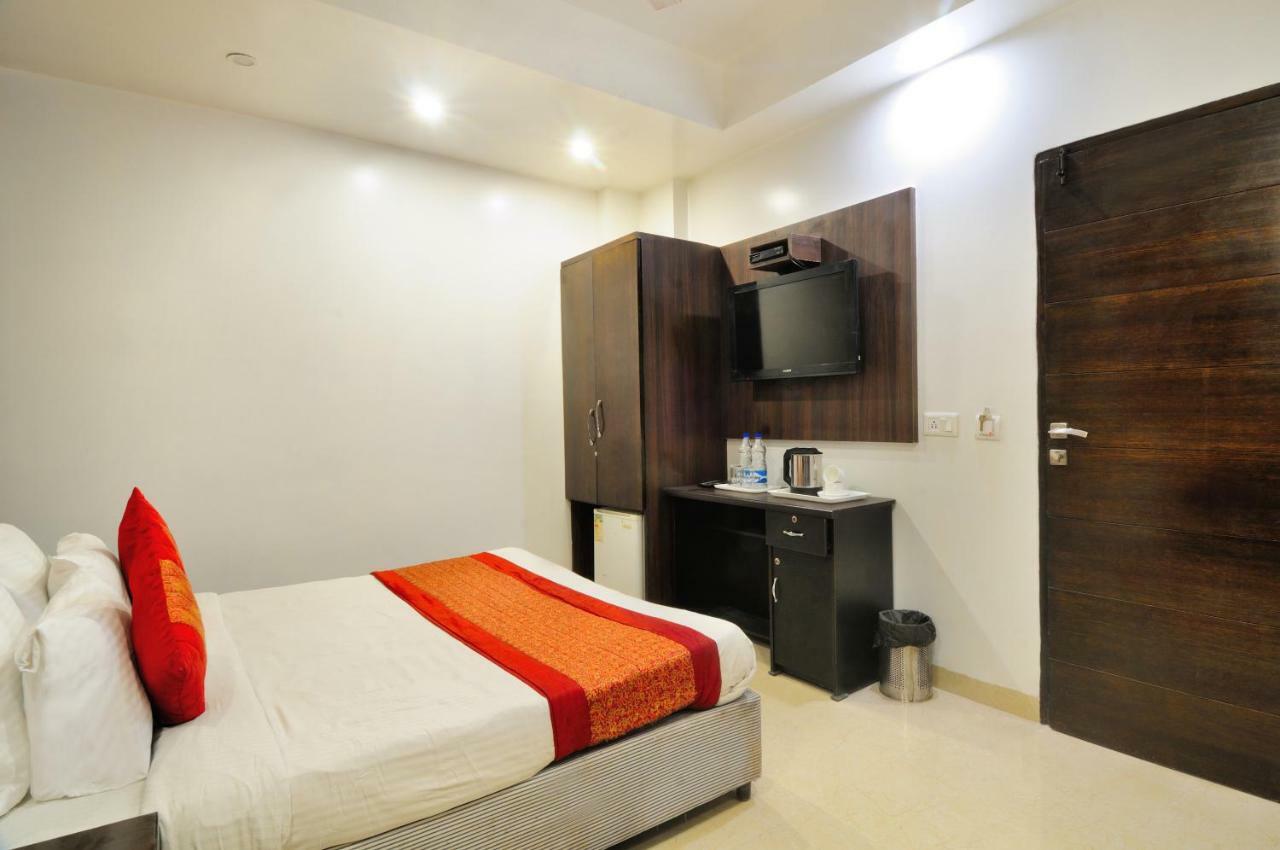Hotel Benz International Дели Экстерьер фото