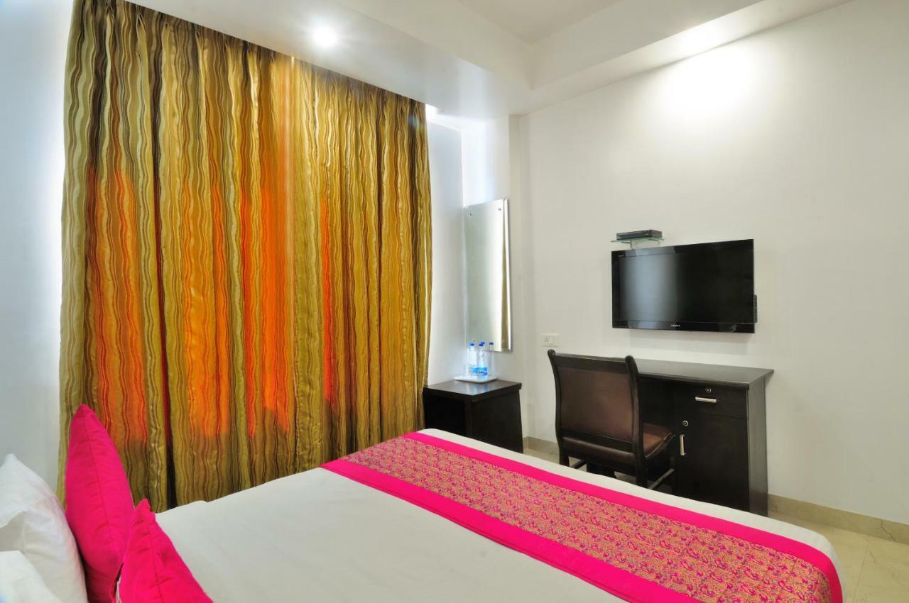 Hotel Benz International Дели Экстерьер фото